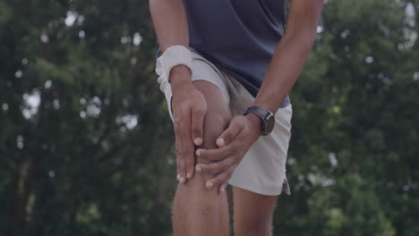 Injured-man-with-a-sore-knee-from-exercise