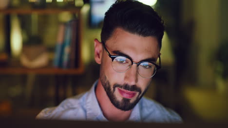 Young-business-man-with-glasses-working-late