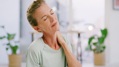 Senior-woman-with-cramp-rubbing-her-neck