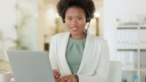 Portrait-of-a-friendly-call-center-agent-using