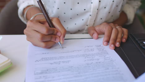 Contract-signature,-employee-documents