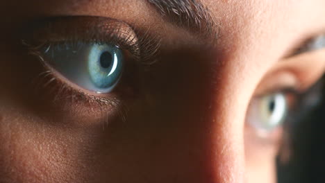 Woman,-blue-eyes-and-face-with-vision