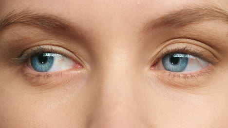 Blaue-Augenfarbe,-Kontaktlinsenzoom