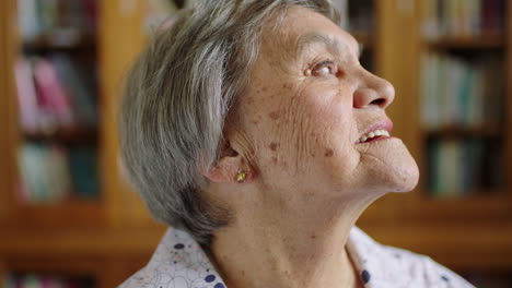 Senior-woman-with-Alzheimer