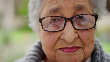 Portrait-of-a-sad-elderly-woman-with-an-eye