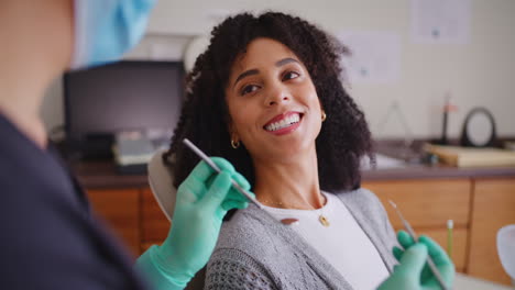Woman-talking-to-dentist-during-an-appointment