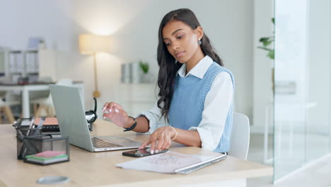 Young-business-woman-using-her-laptop