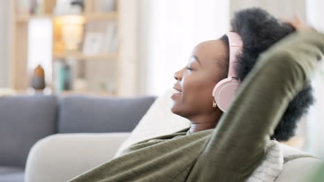 Young-woman-listening-to-music-while-relaxing