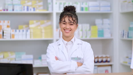 Portrait-of-confident,-proud-pharmacist