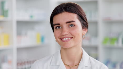 Portrait-of-a-happy-pharmacist-working