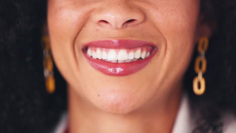 Oral-hygiene-closeup-of-a-woman-smiling