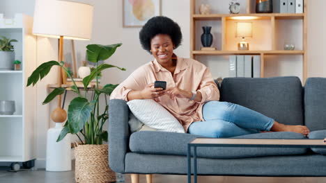 Laughing-afro-woman-streaming-on-phone