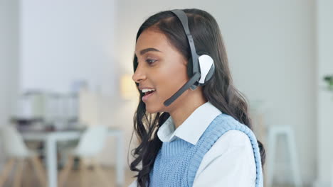Friendly-call-center-agent-using-a-headset