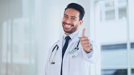 Male-medical-professional-showing-a-sign