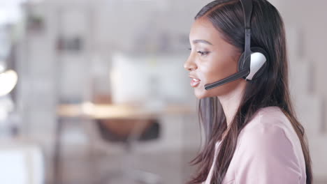 Call-center-or-customer-support-agent-talking-to