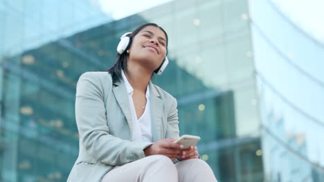 Trendy-businesswoman-with-headphones-listening-to