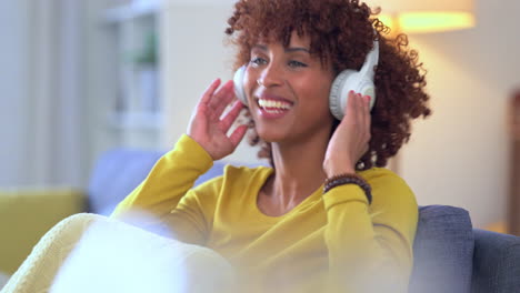 Woman-listening-to-music-on-headphones