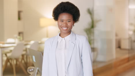 Portrait-of-a-professional-afro-woman-looking