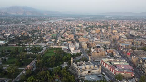 Luftaufnahme-Der-Höchsten-Gebäude-In-Der-Stadt-Jalalabad