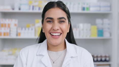 Farmacéutica-Profesional-Sonriente-Feliz