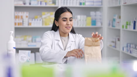 Pharmacist,-healthcare-shop