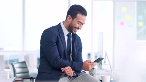 Laughing-financial-trader-texting-on-phone