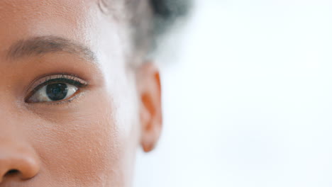 Closeup-eye-of-african-woman-staring-at-the-camera