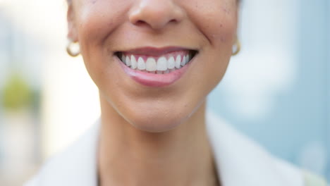 Zähne,-Zahnmedizinisches-Und-Gesundes-Lächeln-Nach-Dem-Zahnarzt