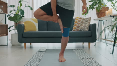 Yoga,-Meditation-Oder-Zen-Mann-Im-Wohnzimmer-Des-Hauses