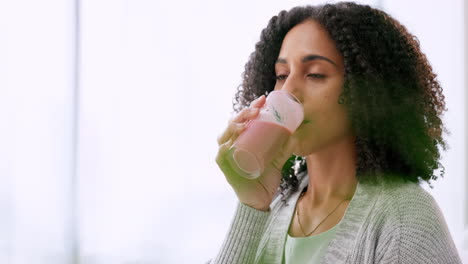 Woman-drinking-healthy-smoothie--milkshake