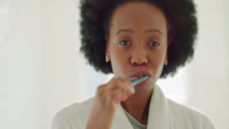 Dental,-Salud-Y-Mujer-Negra-Cepillando-Los-Dientes