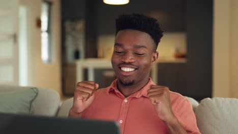 Feliz,-Emocionado-Y-Un-Hombre-Negro-Con-Laptop