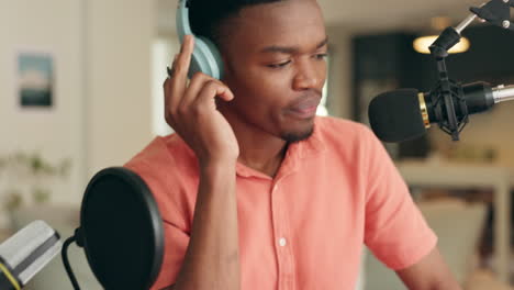 Black-man,-radio-microphone