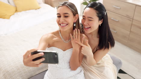 Bride,-bridesmaid-and-selfie-with-phone