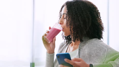 Health-smoothie,-drink-and-woman-on-smartphone
