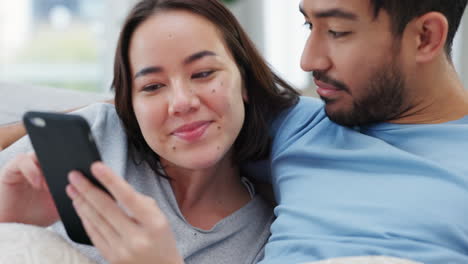 Happy-couple-use-social-media-app-on-smartphone