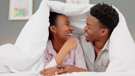 Happy-black-couple,-kiss-and-love-in-the-bedroom