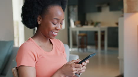 Black-woman-reading-funny-social-media-phone