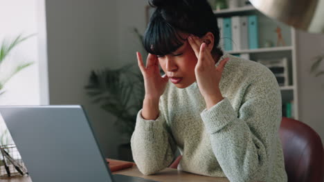 Kopfschmerzen,-Stress-Und-Burnout-Für-Frau-Mit-Laptop