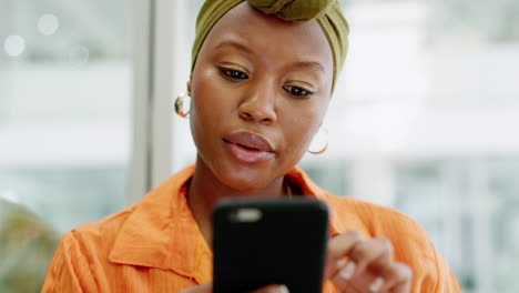 Black-woman,-phone-or-digital-marketing-for-social