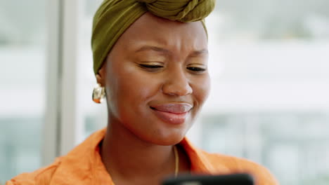 Social-media,-confused-black-woman-with-phone