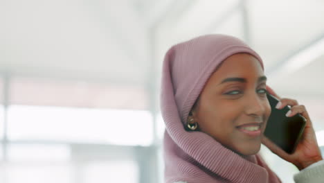 Mujer-Musulmana,-Llamada-Telefónica-Y-Negocios-Inclusivos