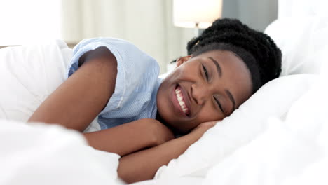Bedroom-wake-up,-black-woman-portrait