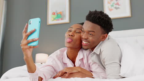 Couple-phone-selfie,-love-and-bedroom-date