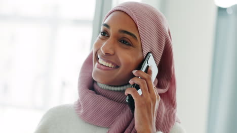 Comunicación-Telefónica-De-Una-Chica-Musulmana-Islámica