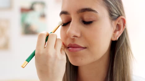 Makeup,-eyeshadow-and-cosmetics-on-woman