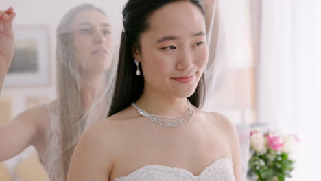 Asiatische-Braut-Und-Brautjungfer-Am-Tag-Der-Hochzeit