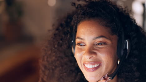 Mujer-Negra,-Servicio-De-Atención-Al-Cliente-Con-Una-Sonrisa
