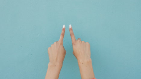 Zeigefinger-Der-Frau,-Hände-Und-Nach-Links-Zeigend