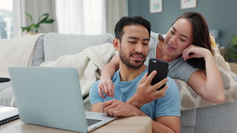 Couple-on-sofa,-internet-planning-with-laptop